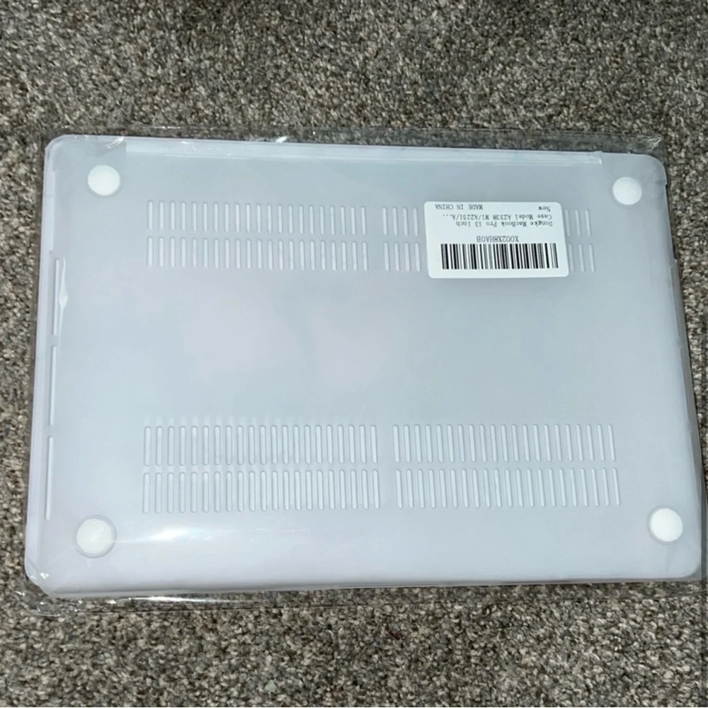 Macbook Pro Hard Cover Case w/ Keyboard Skin